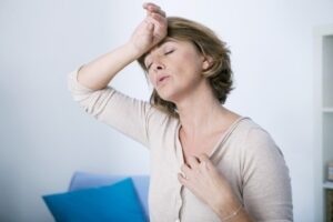 Read more about the article Como vencer os calores e insônia durante a menopausa?